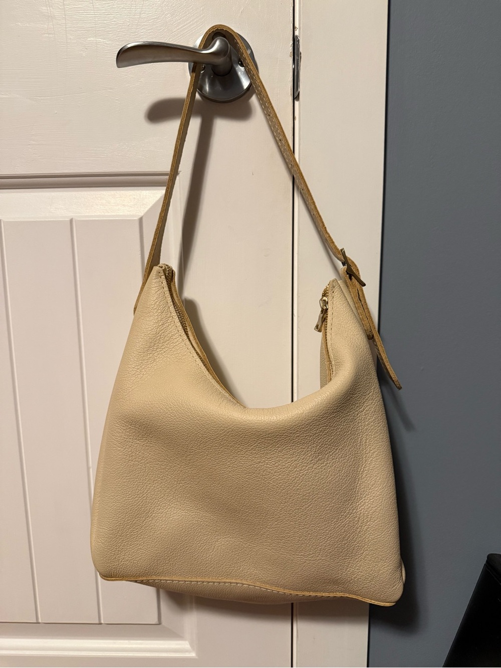 Portland Leather Bone Aspen Medium Shoulder Bag